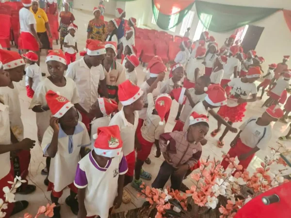 Hon Anamero Celebrate christmas with etsako kids